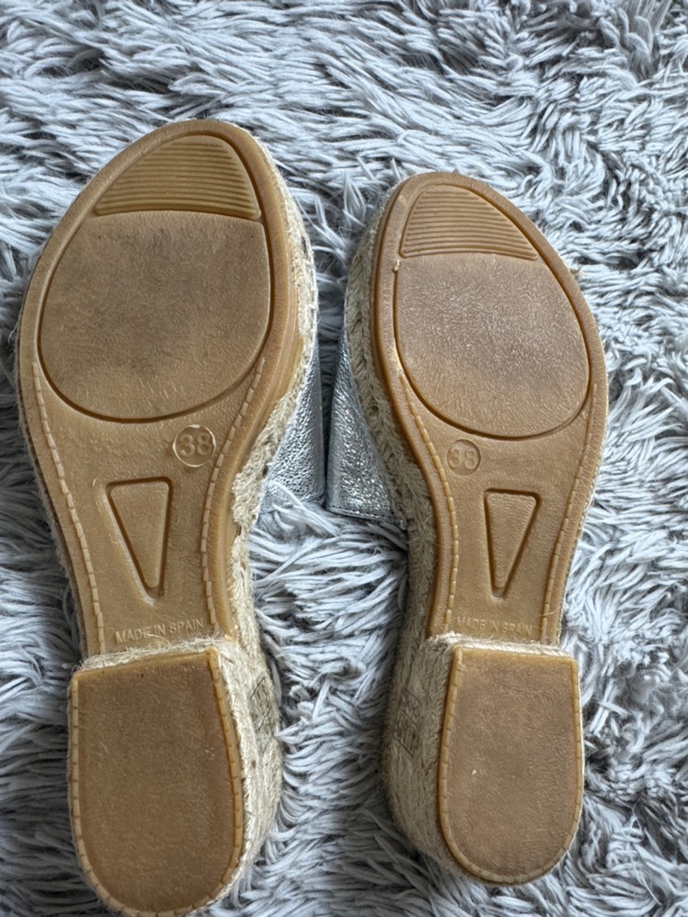 Valentino By Mario Valentino Gina Silver Leather Sandal with gold logo size 8 - Picture 6 of 6